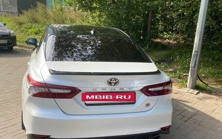 Toyota Camry, 2021 год, 2 990 000 рублей, 2 фотография