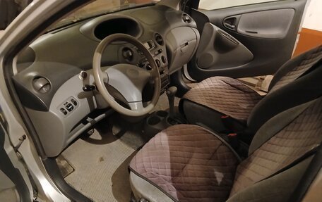 Toyota Yaris I рестайлинг, 2000 год, 345 000 рублей, 6 фотография