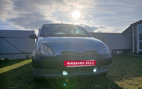 Toyota Yaris I рестайлинг, 2000 год, 345 000 рублей, 3 фотография