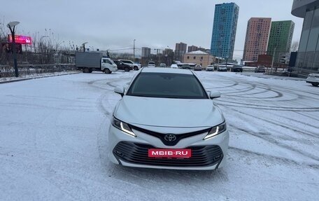 Toyota Camry, 2018 год, 2 300 000 рублей, 1 фотография