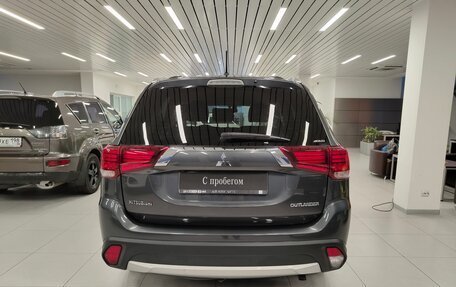 Mitsubishi Outlander III рестайлинг 3, 2016 год, 1 620 000 рублей, 4 фотография