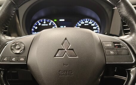 Mitsubishi Outlander III рестайлинг 3, 2016 год, 1 620 000 рублей, 15 фотография