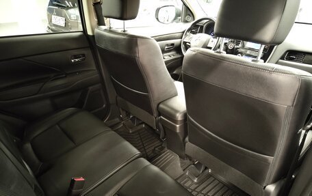 Mitsubishi Outlander III рестайлинг 3, 2016 год, 1 620 000 рублей, 9 фотография