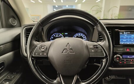 Mitsubishi Outlander III рестайлинг 3, 2016 год, 1 620 000 рублей, 14 фотография