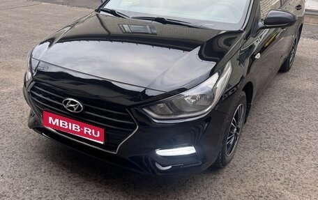 Hyundai Solaris II рестайлинг, 2018 год, 1 050 000 рублей, 1 фотография