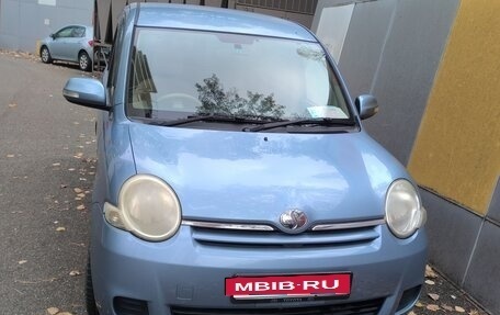 Toyota Sienta I, 2012 год, 1 100 000 рублей, 1 фотография