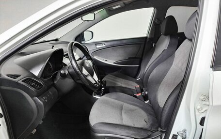 Hyundai Solaris II рестайлинг, 2011 год, 539 000 рублей, 20 фотография