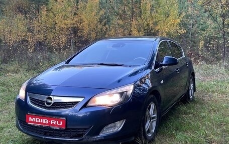 Opel Astra J, 2011 год, 600 000 рублей, 1 фотография