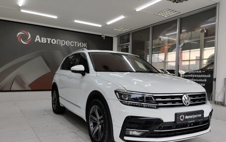 Volkswagen Tiguan II, 2018 год, 2 650 000 рублей, 1 фотография