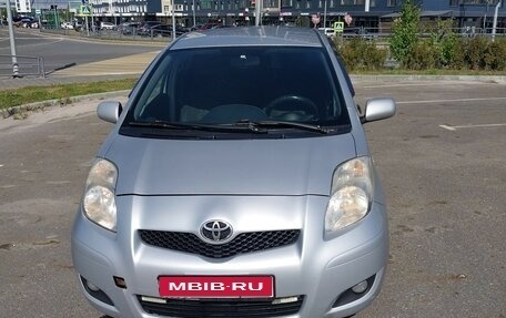 Toyota Yaris III рестайлинг, 2010 год, 560 000 рублей, 1 фотография
