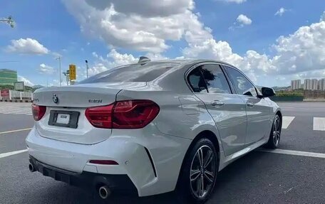 BMW 1 серия, 2022 год, 1 700 000 рублей, 4 фотография