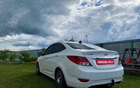 Hyundai Solaris II рестайлинг, 2011 год, 675 000 рублей, 1 фотография