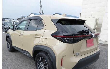 Toyota Yaris Cross, 2022 год, 1 350 000 рублей, 4 фотография