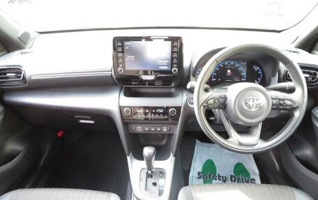 Toyota Yaris Cross, 2022 год, 1 350 000 рублей, 5 фотография