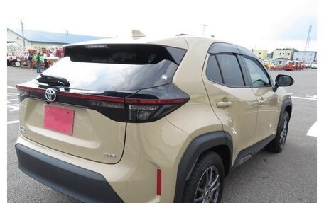 Toyota Yaris Cross, 2022 год, 1 350 000 рублей, 3 фотография