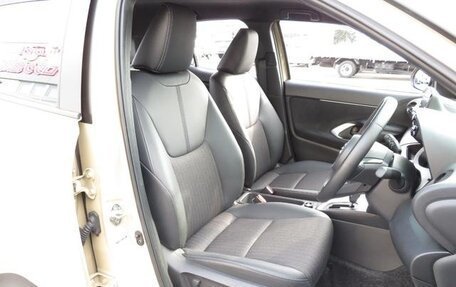 Toyota Yaris Cross, 2022 год, 1 350 000 рублей, 10 фотография