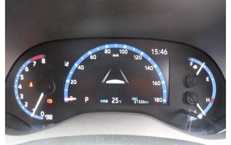 Toyota Yaris Cross, 2022 год, 1 350 000 рублей, 7 фотография