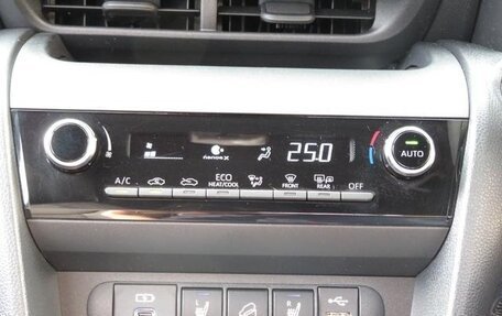 Toyota Yaris Cross, 2022 год, 1 350 000 рублей, 9 фотография