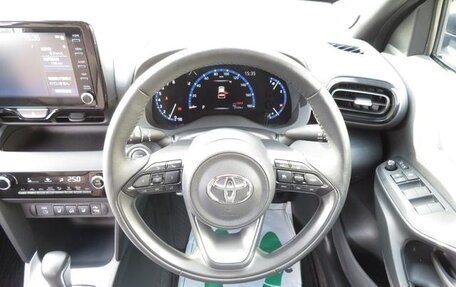 Toyota Yaris Cross, 2022 год, 1 350 000 рублей, 6 фотография