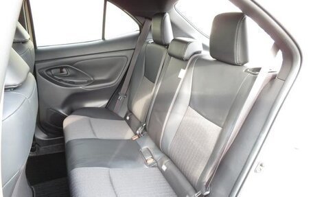 Toyota Yaris Cross, 2022 год, 1 350 000 рублей, 13 фотография