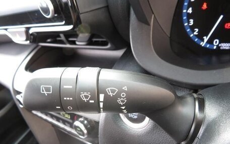 Toyota Yaris Cross, 2022 год, 1 350 000 рублей, 18 фотография