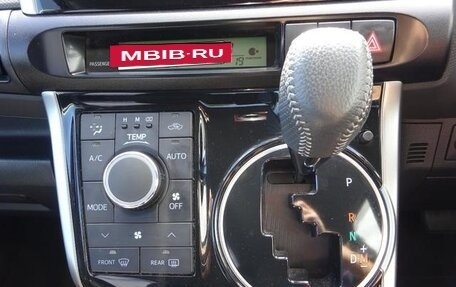 Toyota Wish II, 2016 год, 1 550 000 рублей, 24 фотография