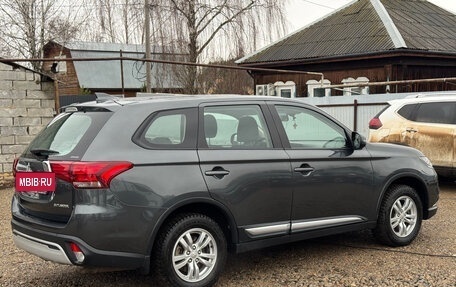 Mitsubishi Outlander III рестайлинг 3, 2019 год, 2 270 000 рублей, 3 фотография