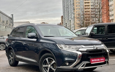 Mitsubishi Outlander III рестайлинг 3, 2020 год, 2 449 000 рублей, 1 фотография
