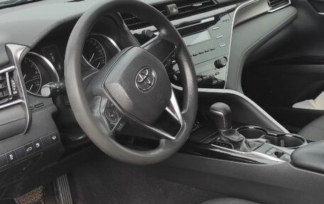 Toyota Camry, 2019 год, 1 999 000 рублей, 13 фотография