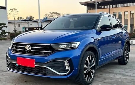 Volkswagen T-Roc I, 2022 год, 1 694 000 рублей, 2 фотография
