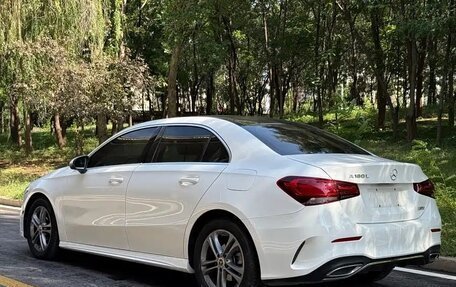 Mercedes-Benz A-Класс, 2022 год, 1 994 000 рублей, 4 фотография