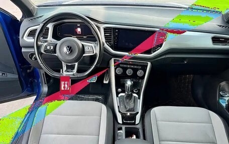 Volkswagen T-Roc I, 2022 год, 1 694 000 рублей, 9 фотография