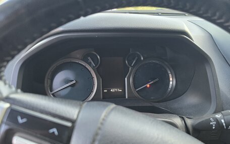 Toyota Land Cruiser Prado 150 рестайлинг 2, 2021 год, 5 500 000 рублей, 6 фотография