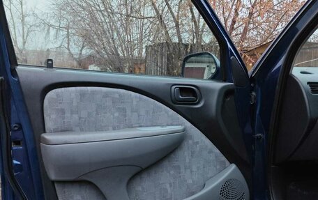 Toyota Raum I, 2000 год, 365 000 рублей, 18 фотография