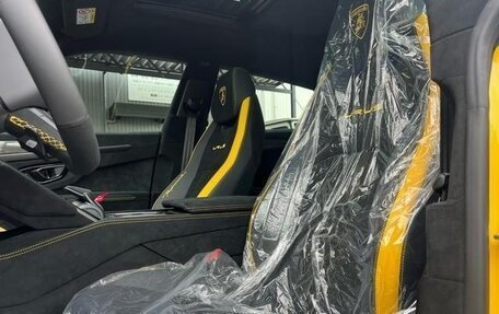 Lamborghini Urus I, 2024 год, 40 000 000 рублей, 24 фотография