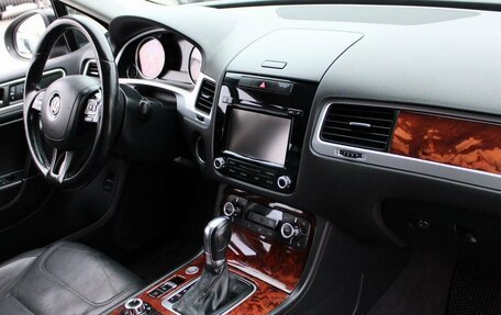 Volkswagen Touareg III, 2012 год, 2 099 000 рублей, 24 фотография