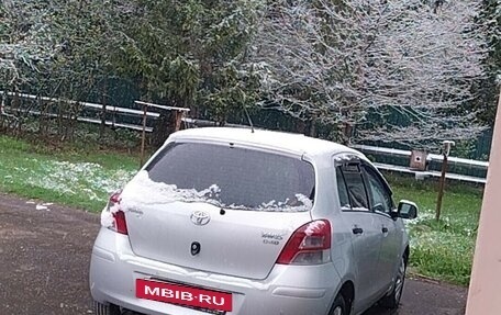 Toyota Yaris III рестайлинг, 2010 год, 560 000 рублей, 4 фотография