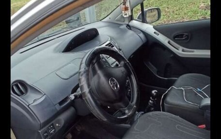 Toyota Yaris III рестайлинг, 2010 год, 560 000 рублей, 14 фотография