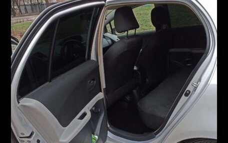 Toyota Yaris III рестайлинг, 2010 год, 560 000 рублей, 13 фотография