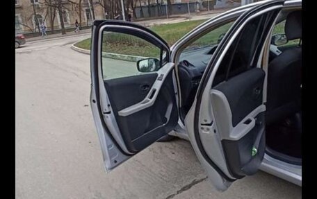 Toyota Yaris III рестайлинг, 2010 год, 560 000 рублей, 12 фотография