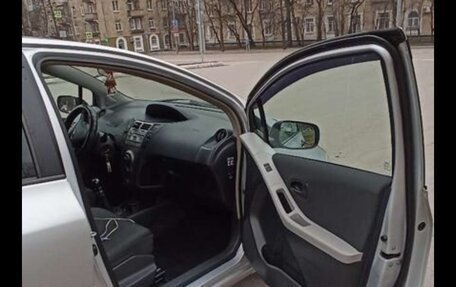 Toyota Yaris III рестайлинг, 2010 год, 560 000 рублей, 11 фотография