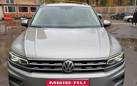 Volkswagen Tiguan II, 2018 год, 2 850 000 рублей, 1 фотография