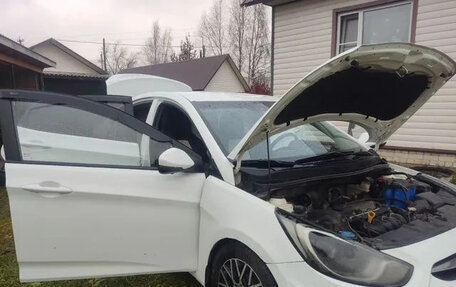 Hyundai Solaris II рестайлинг, 2011 год, 675 000 рублей, 3 фотография