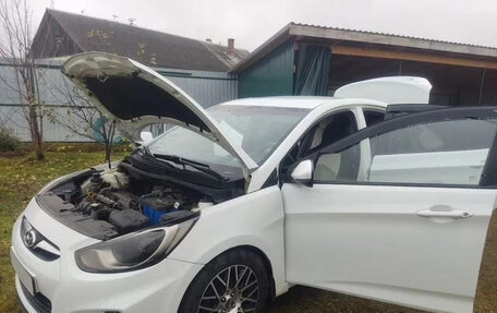 Hyundai Solaris II рестайлинг, 2011 год, 675 000 рублей, 4 фотография