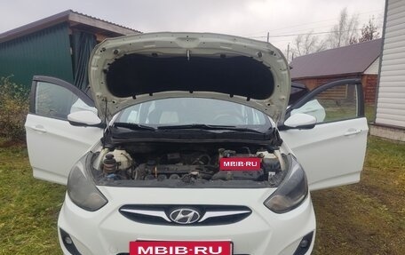 Hyundai Solaris II рестайлинг, 2011 год, 675 000 рублей, 2 фотография