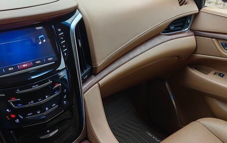 Cadillac Escalade IV, 2016 год, 3 999 999 рублей, 17 фотография