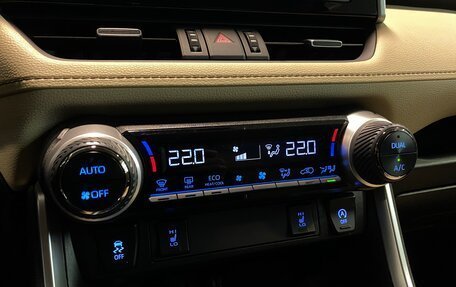 Toyota RAV4, 2021 год, 3 450 000 рублей, 16 фотография