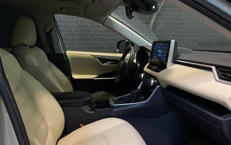 Toyota RAV4, 2021 год, 3 450 000 рублей, 13 фотография