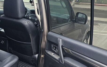 Mitsubishi Pajero IV, 2010 год, 2 200 000 рублей, 23 фотография