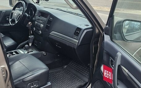 Mitsubishi Pajero IV, 2010 год, 2 200 000 рублей, 24 фотография